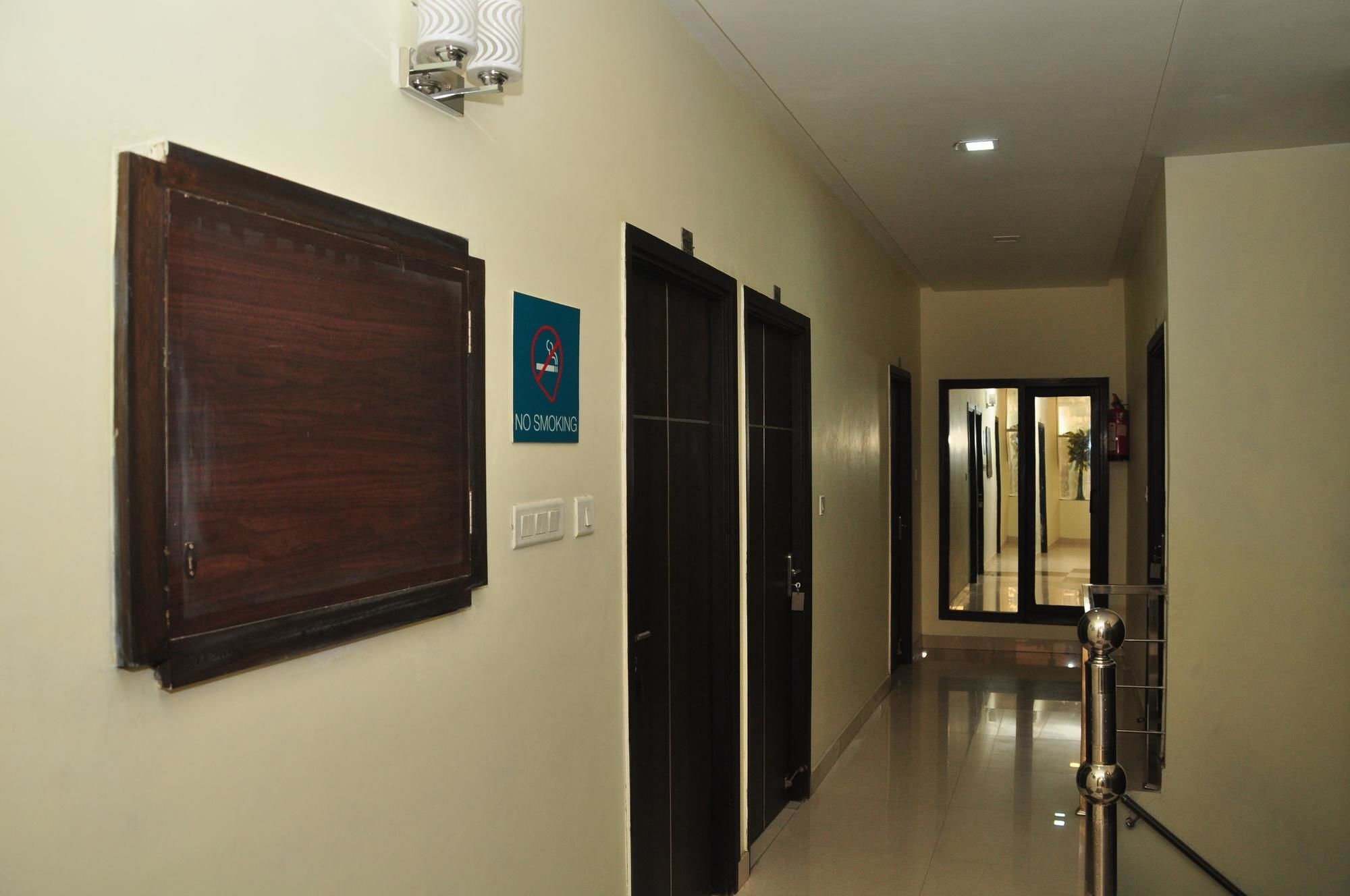 Oyo Rooms City Centre Guru Nanak Bhawan Amritsar Exterior photo